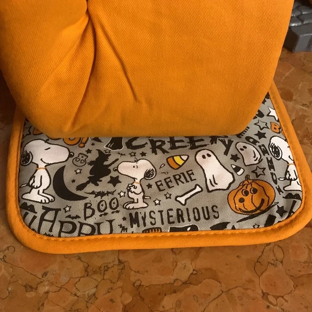 Peanuts Snoopy Halloween Oversized Oven Mitt & Pot Holder set NEW